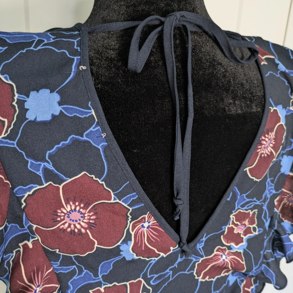 Band Of Gypsies Women's Floral Fall cap sleeve jumpsuit romper Size M blue EUC - Picture 11 of 11